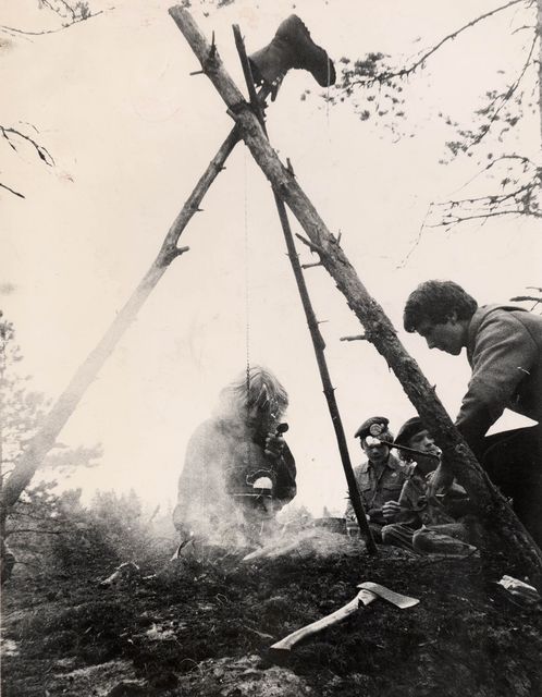 Kanothike hösten 78, sonen i röken bakom elden.jpg