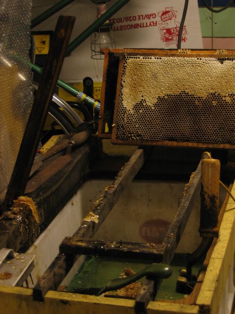 AvtÃ¤ckningsbordet med 2 elektriska knivar.jpg